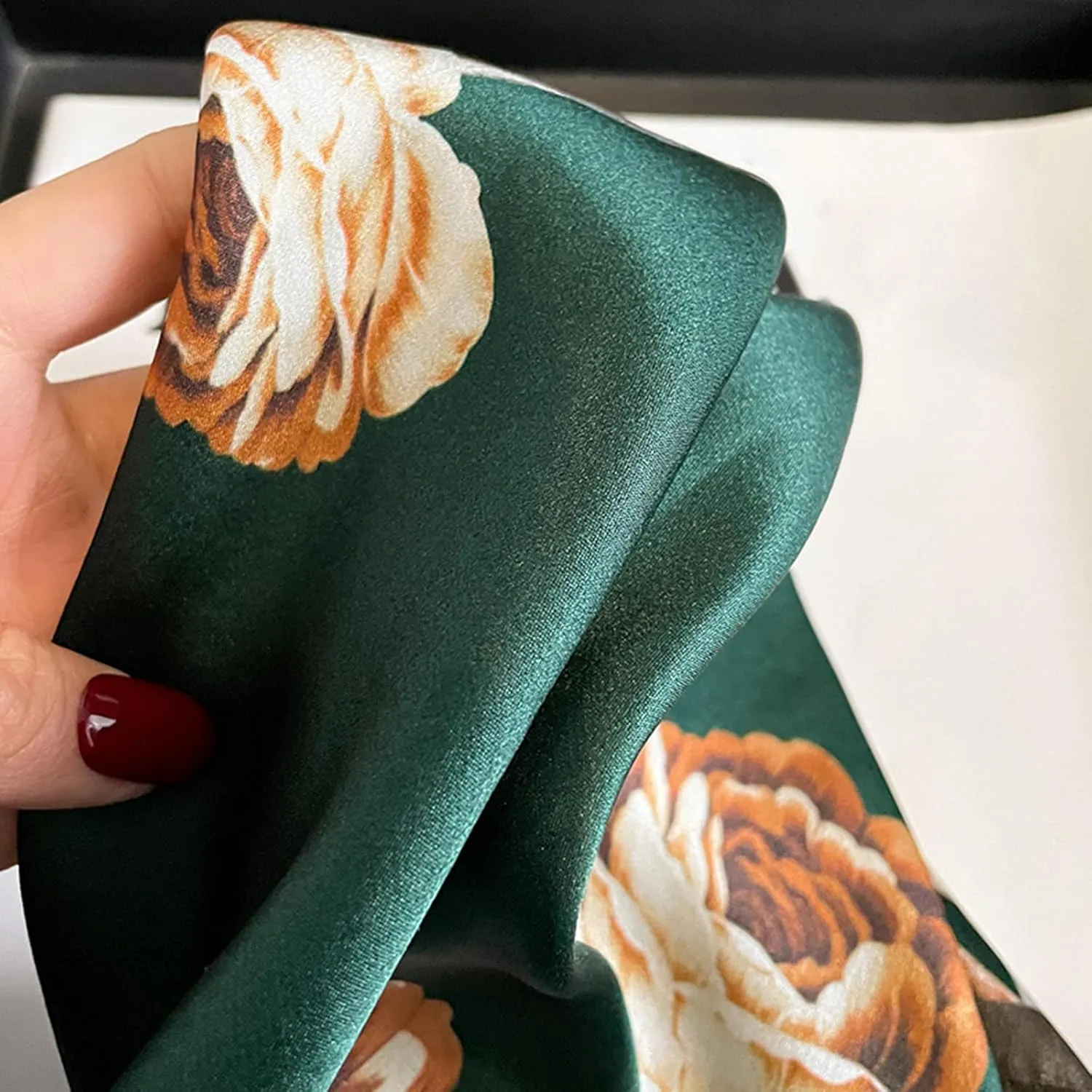 100% Mulberry Silk Scarf 21x21 Inch Lightweight Square Headscarf Small Neck Scarf Silk Scarves for Women Men