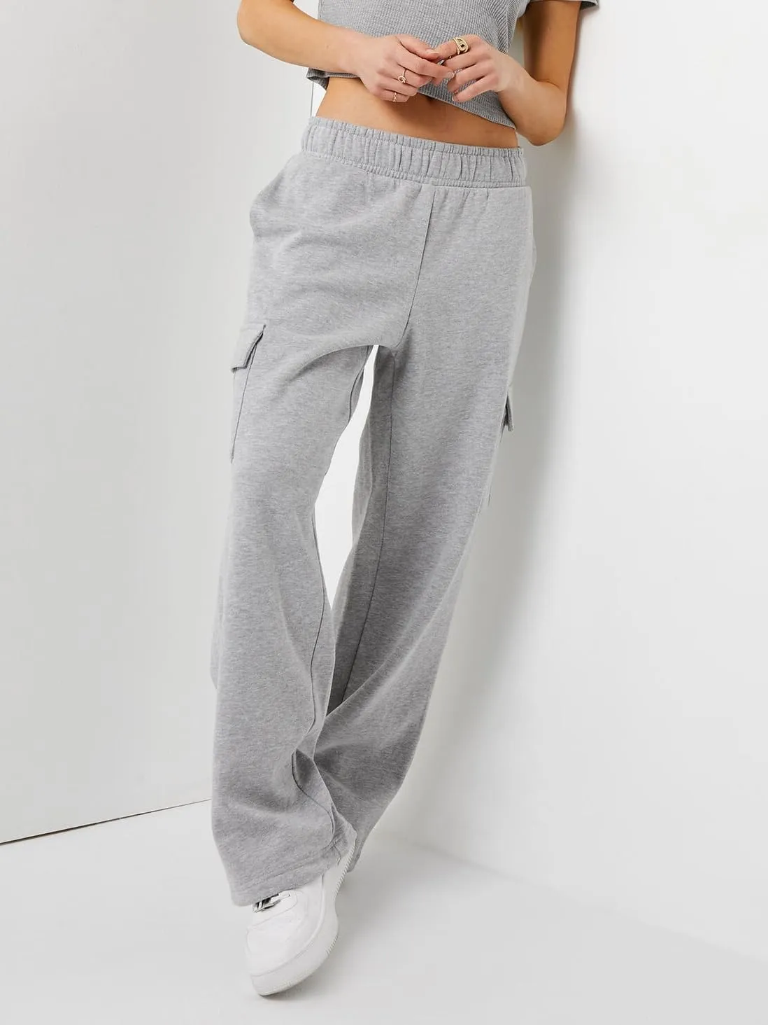 ABOCIW Womens Cargo Sweatpants Fleece Wide Leg Sweat Pants High Waisted Baggy Athletic Joggers Pants with Pockets
